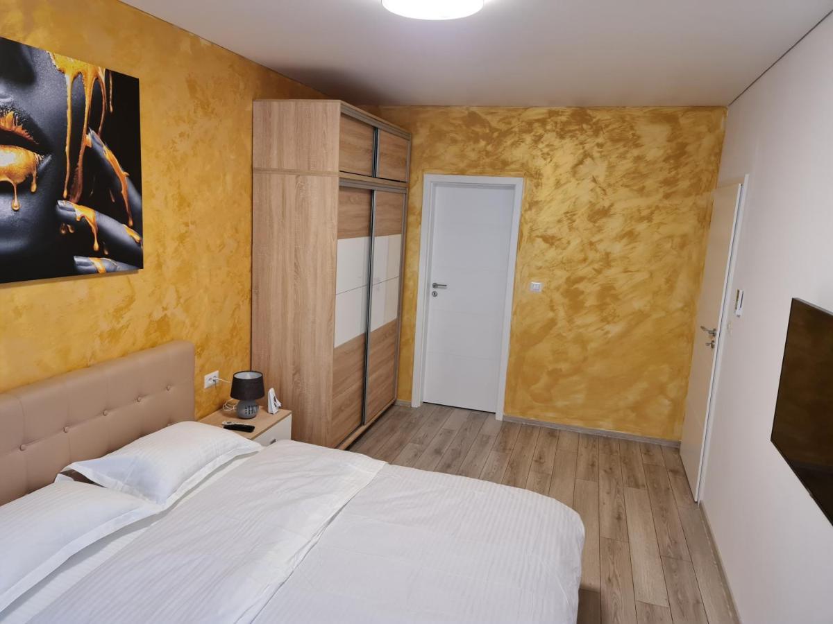 Eva Apartament Lägenhet Galaţi Exteriör bild